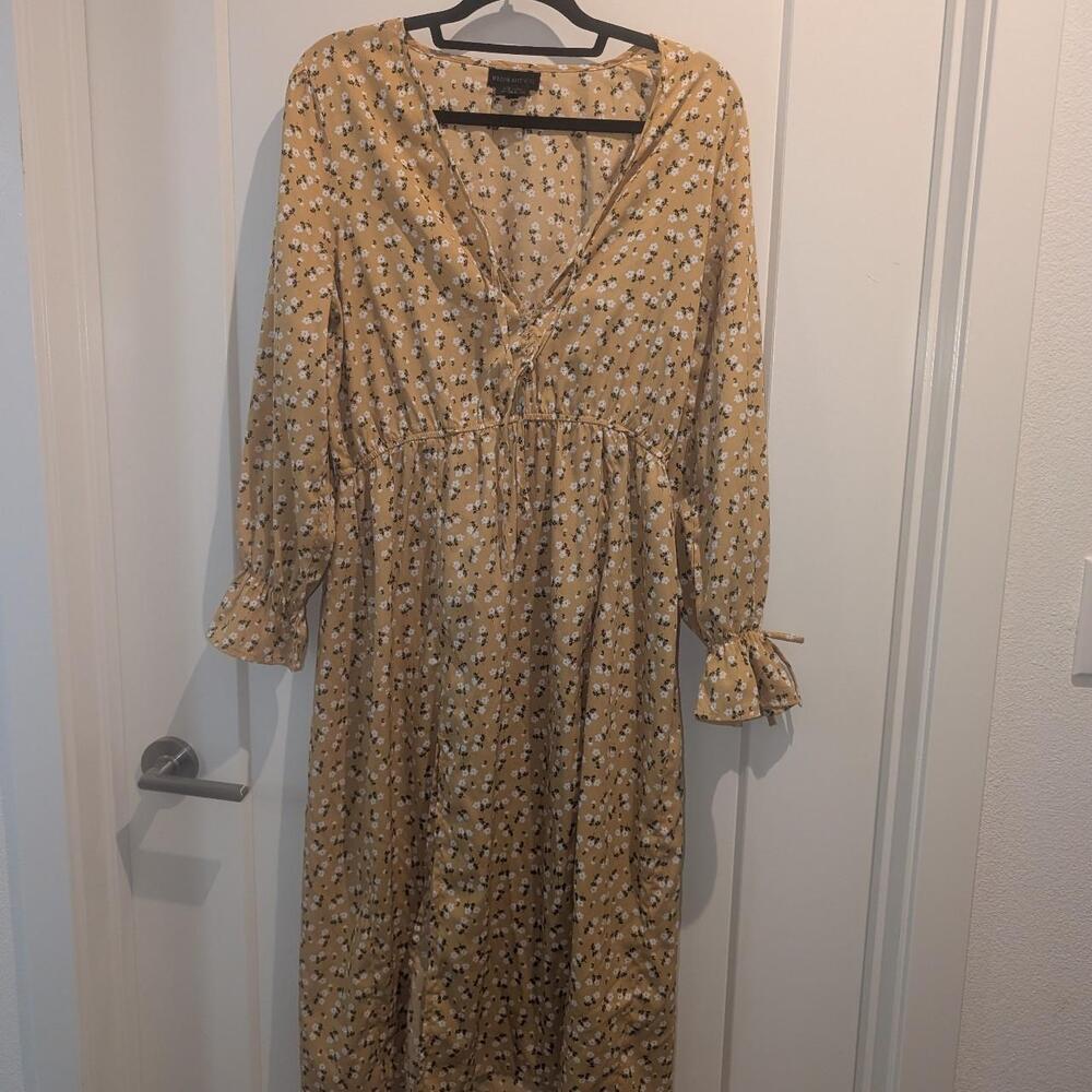 Yellow floral midi dress with tie sleeves #floral #midi